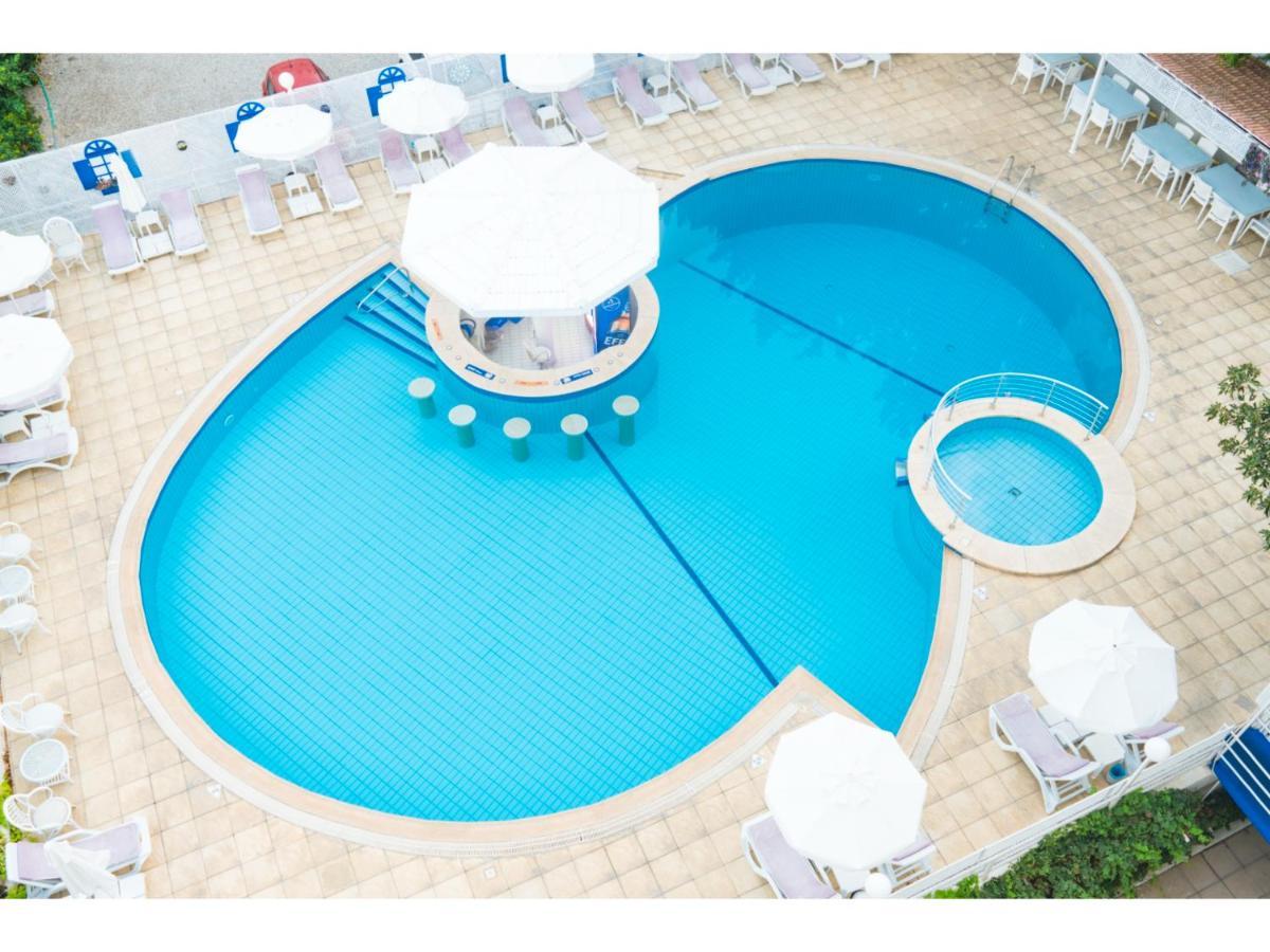 Sammy's Hotel Kerýnia Eksteriør bilde