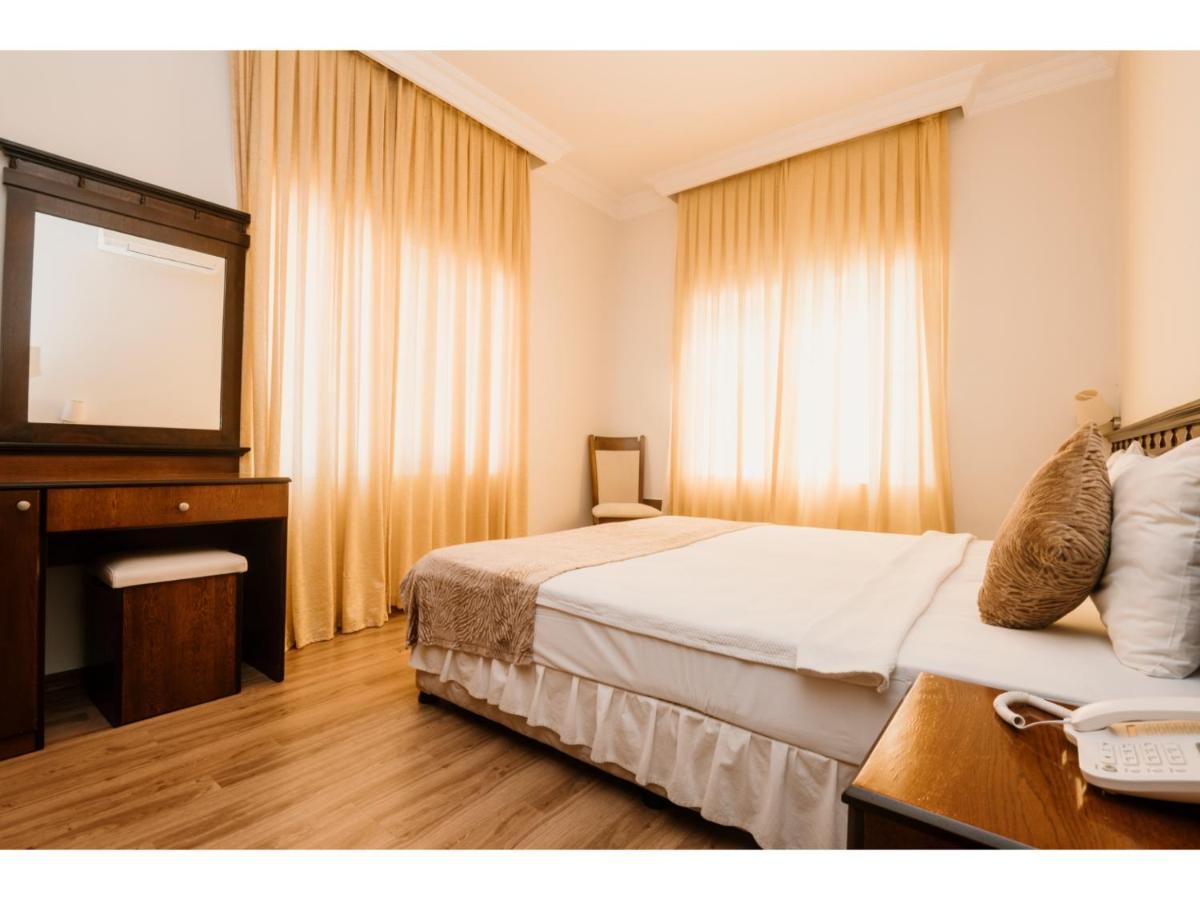 Sammy's Hotel Kerýnia Eksteriør bilde