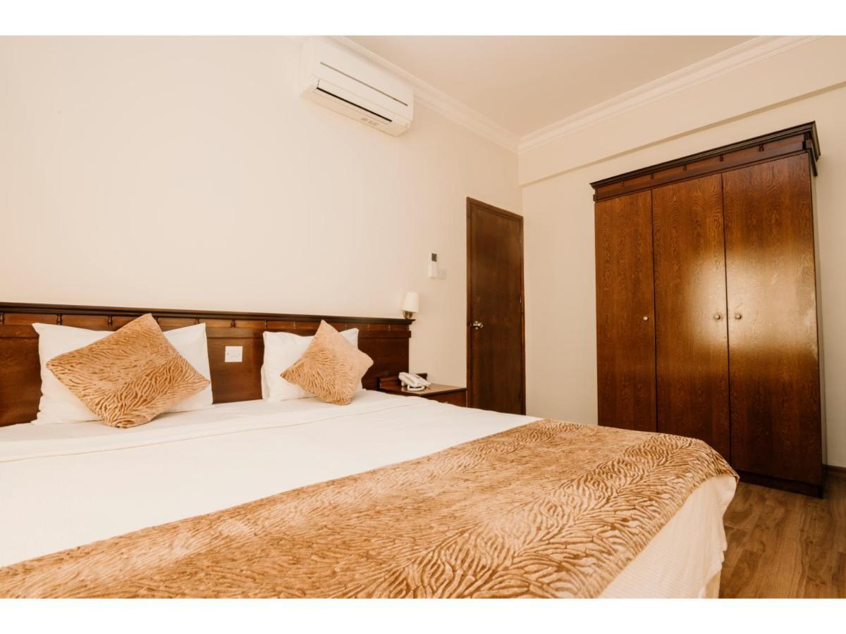 Sammy's Hotel Kerýnia Eksteriør bilde