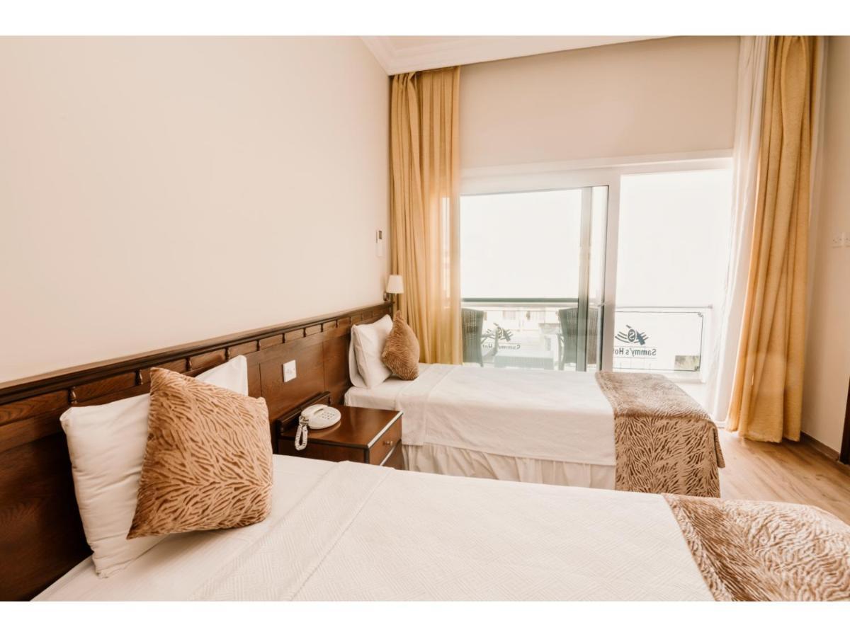 Sammy's Hotel Kerýnia Eksteriør bilde