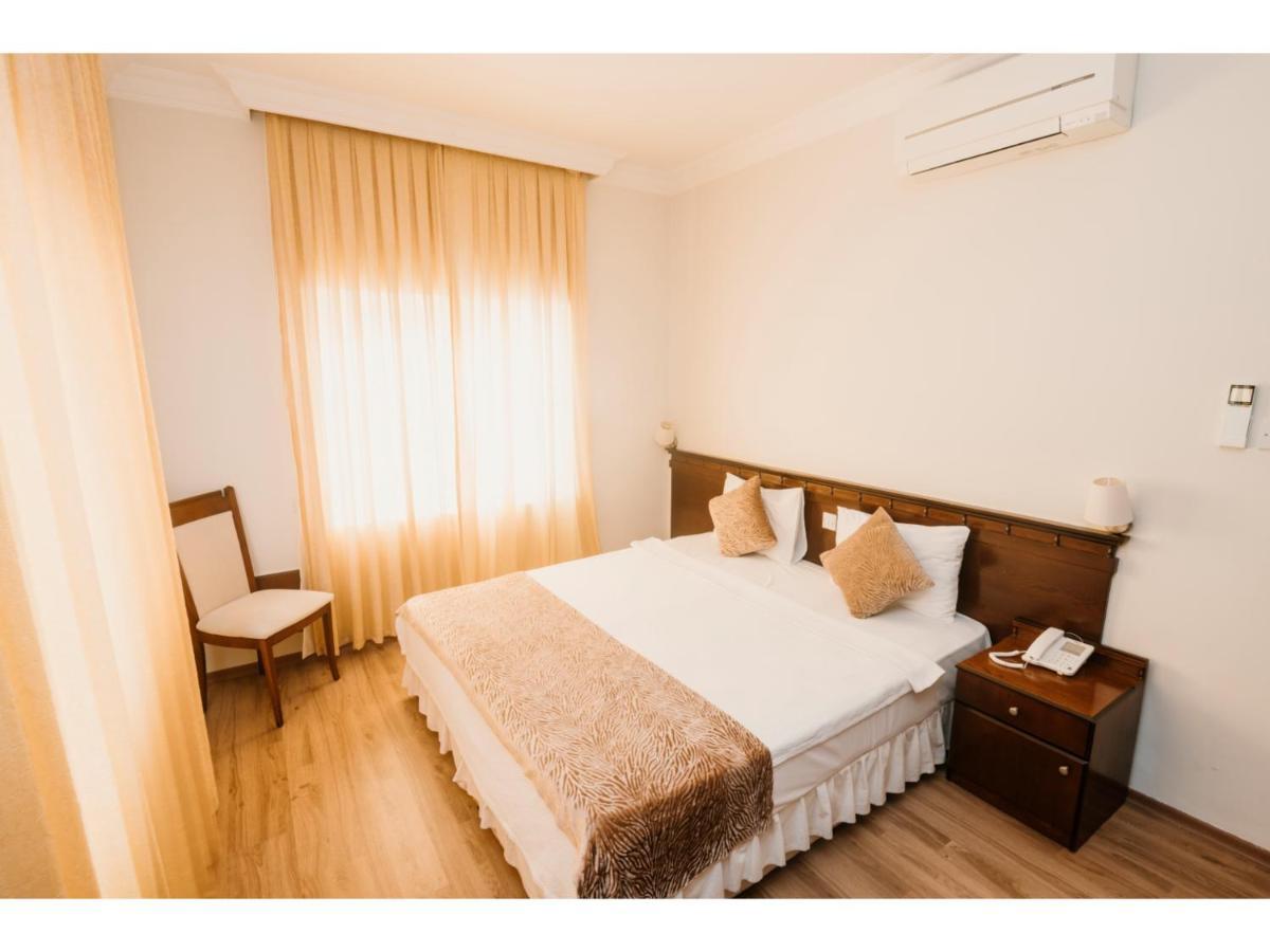 Sammy's Hotel Kerýnia Eksteriør bilde